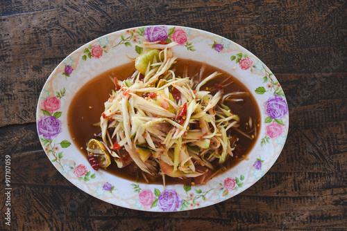 Som tum (Som tum) is sold at markets and roadside restaurants throughout Thailand. photo