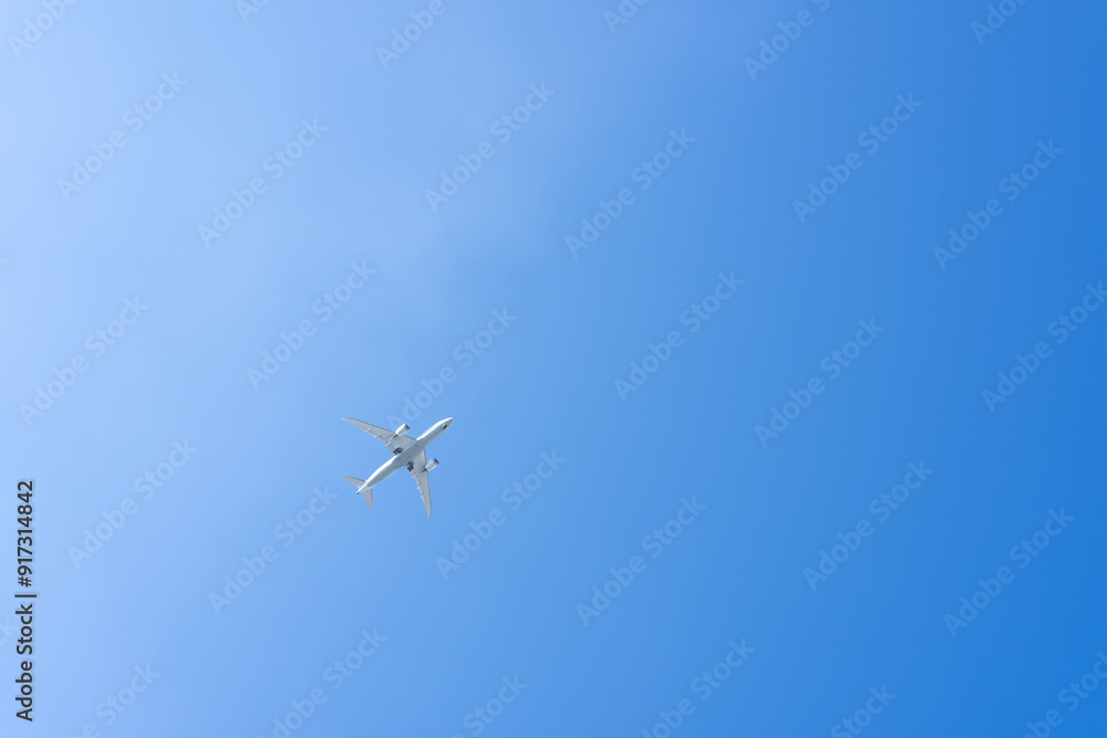 青空を飛ぶ飛行機 青空を飛ぶ飛行機