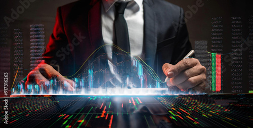 ejecutivo toma notas, releva movimientos financieros tech, recibe informes ganancias cripto rentabilidad en los mercados mundiales