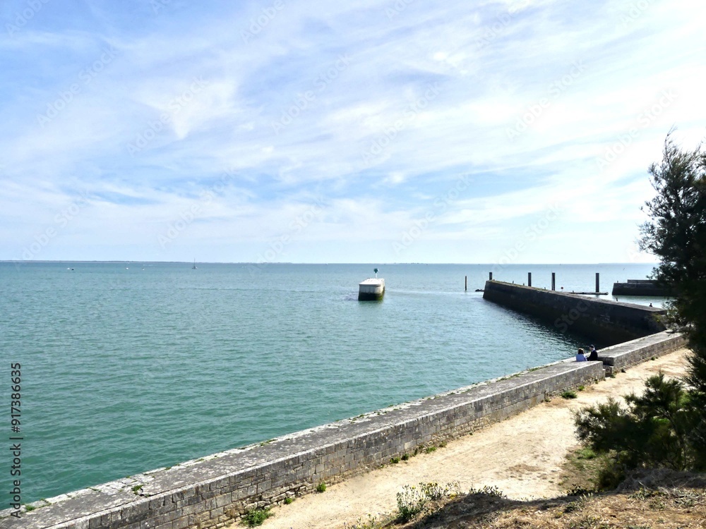 Saint-Martin-de-Ré, August 2024 - Visit the beautiful town of Saint-Martin-de-Ré on the Ile de Ré on France's Atlantic coast.- View of the fortifications Saint-Martin-de-Ré, August 2024 - Visit the beautiful town of Saint-Martin-de-Ré on the Ile de Ré on France's Atlantic coast.- View of the fortifications
