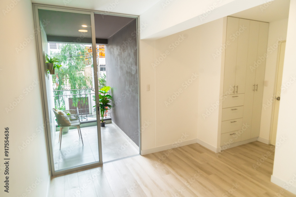 habitacion de departamento con closet y balcon habitacion de departamento con closet y balcon