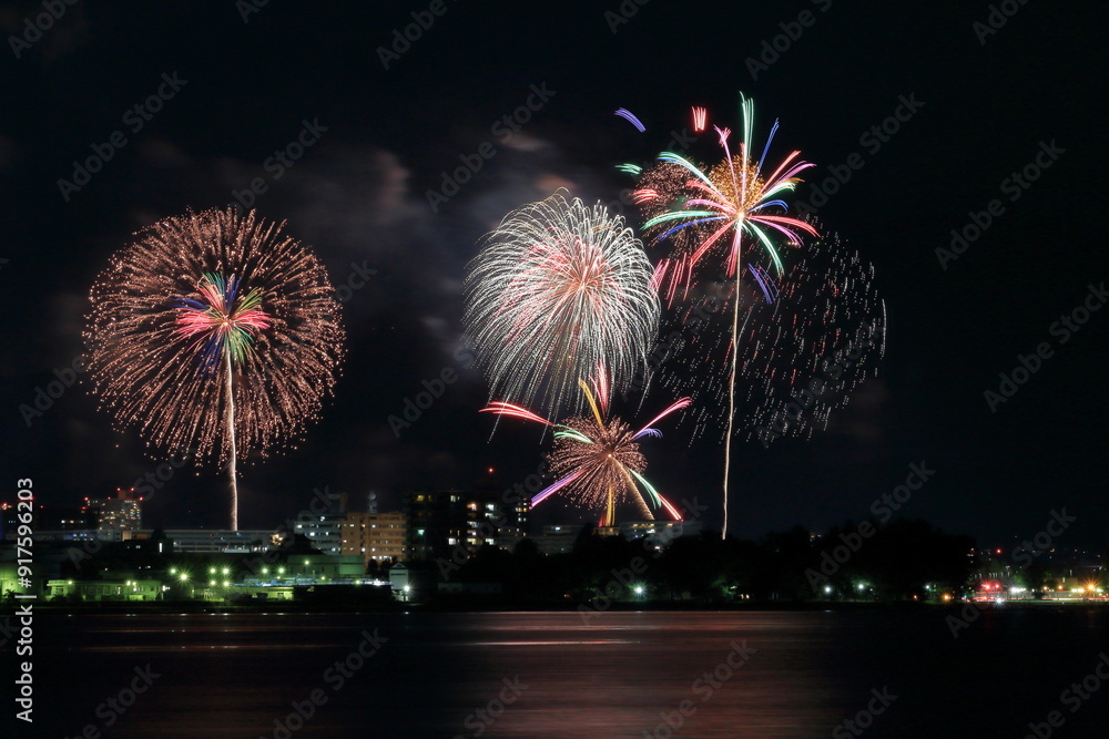 Naklejka premium 琵琶湖の花火大会の風景