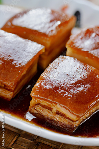 Obraz na płótnie traditional braised chinese dongpo pork comfort food w salonie