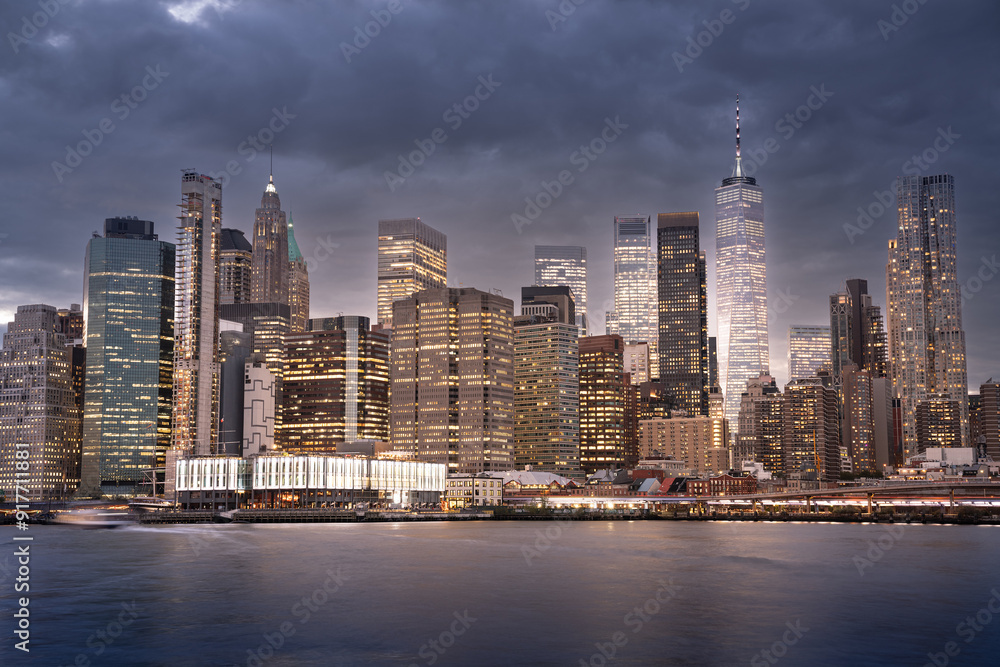 Obraz premium NewYork city skyline at Night, New York, United States of America