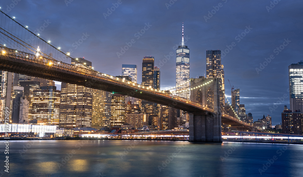 Fototapeta premium NewYork city skyline at Night, New York, United States of America