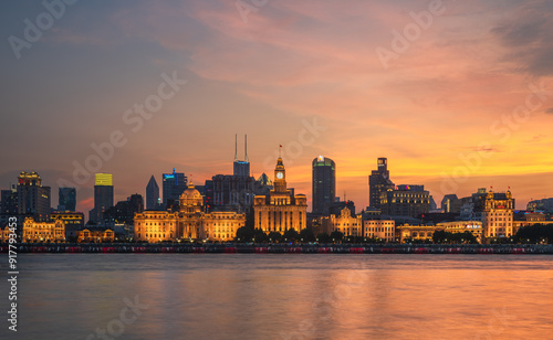 Canvas Print The Shanghai Bund International Buildings are illuminated by lights in the sunset