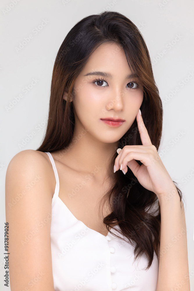 Naklejka premium Beautiful young Asian woman with natural beauty make up style shows healthy and perfect skin on isolated background. Facial and skin care concept for commercial advertising.
