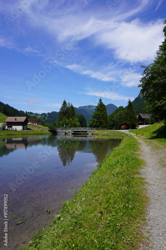 Blick auf den Gänglesee in Steg in Liechtenstein im Sommer