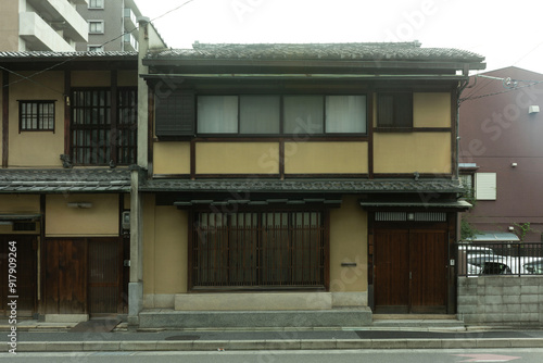 Cuadro en lienzo 京町屋、京都の古い一軒屋、日本の和風建築、京都の木造建築