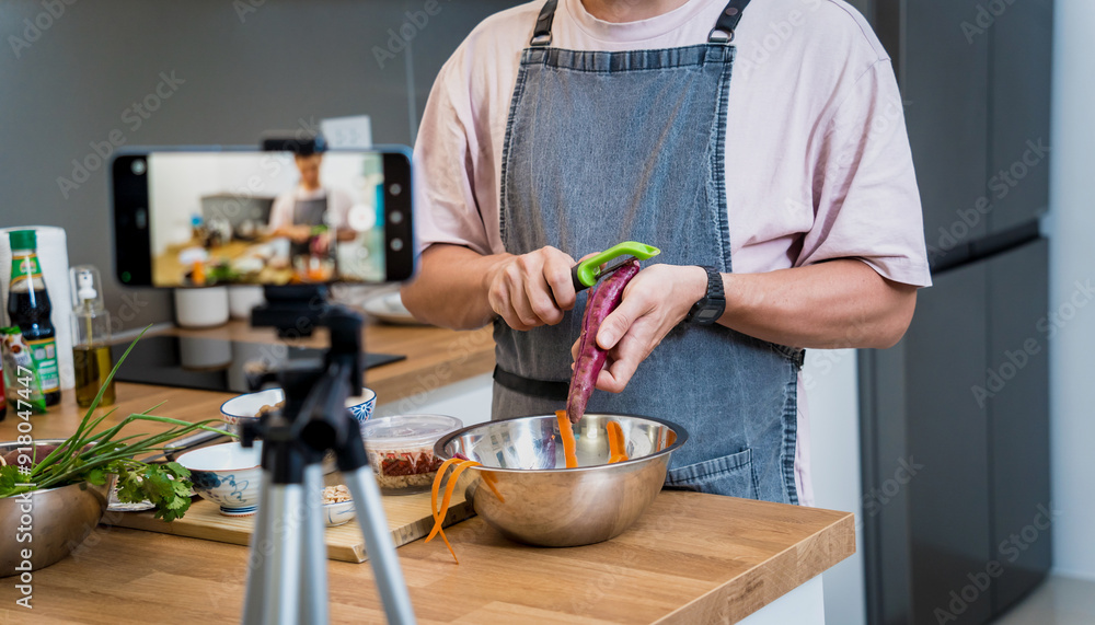 The chef is broadcasting live from workshop how to prepare a vegetarian massaman curry The chef is broadcasting live from workshop how to prepare a vegetarian massaman curry