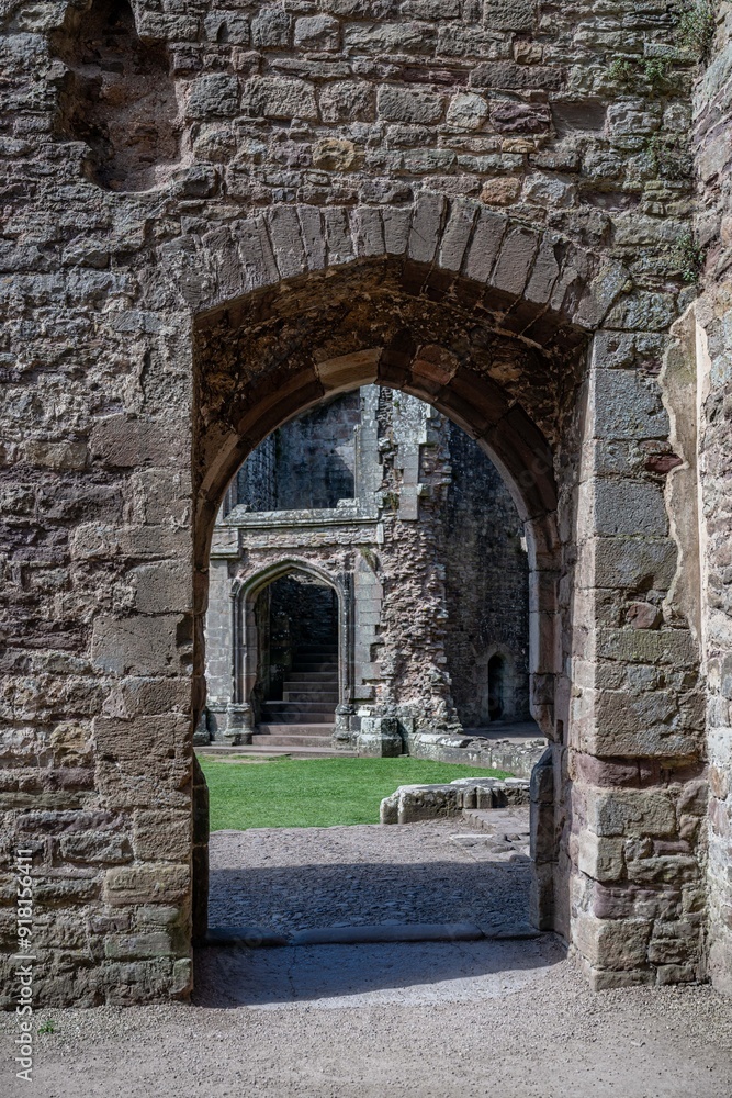Fototapeta premium raglan castle, wales