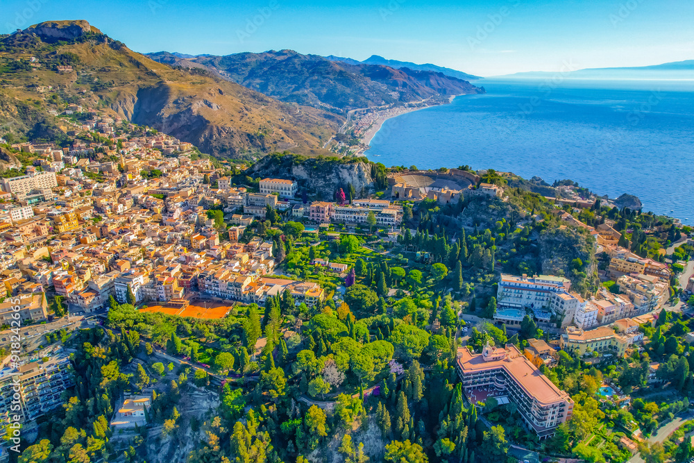 Obraz premium Aerial view of the Ancient theater of Taormina with Mount Etna in the background, Sicily, Italy