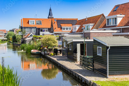 Obraz na płótnie Canal and old houses in the historic village Marken, Netherlands w salonie