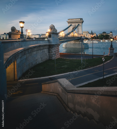 Photography The famous Chain Bridge in dusk
