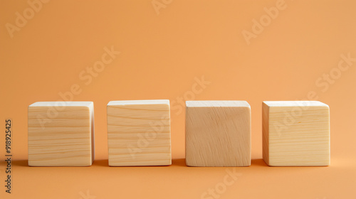 オレンジの背景にナチュラルウッドのブロックが4個並んだデザイン_Design with four natural wood blocks lined up on an orange background