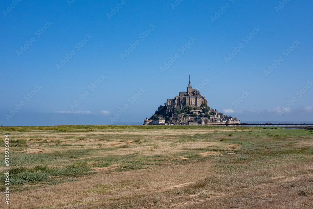 Fototapeta premium Le Mont-Saint-Michel in der Normandie in Frankreich