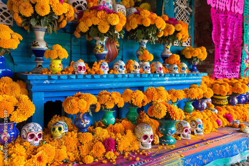 Beautiful greeting card with bright holiday composition for happy to joy celebrate dia de muertos