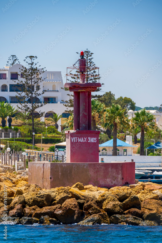 Fototapeta premium Borne limitation de vitesse nautique, accès de la marina El Kantaoui