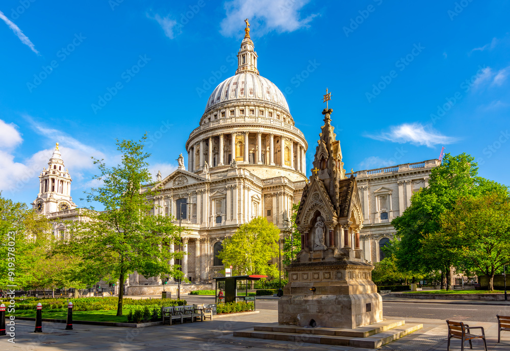 Fototapeta premium St. Paul's cathedral in London, UK