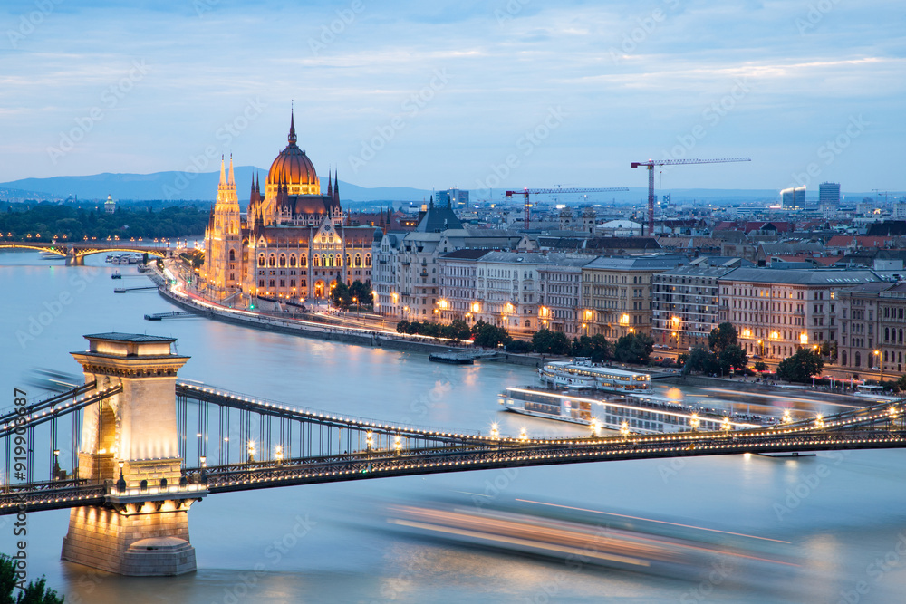 Fototapeta premium panorama of Central Budapest in the evening, with Parliament and Chain Bridge
