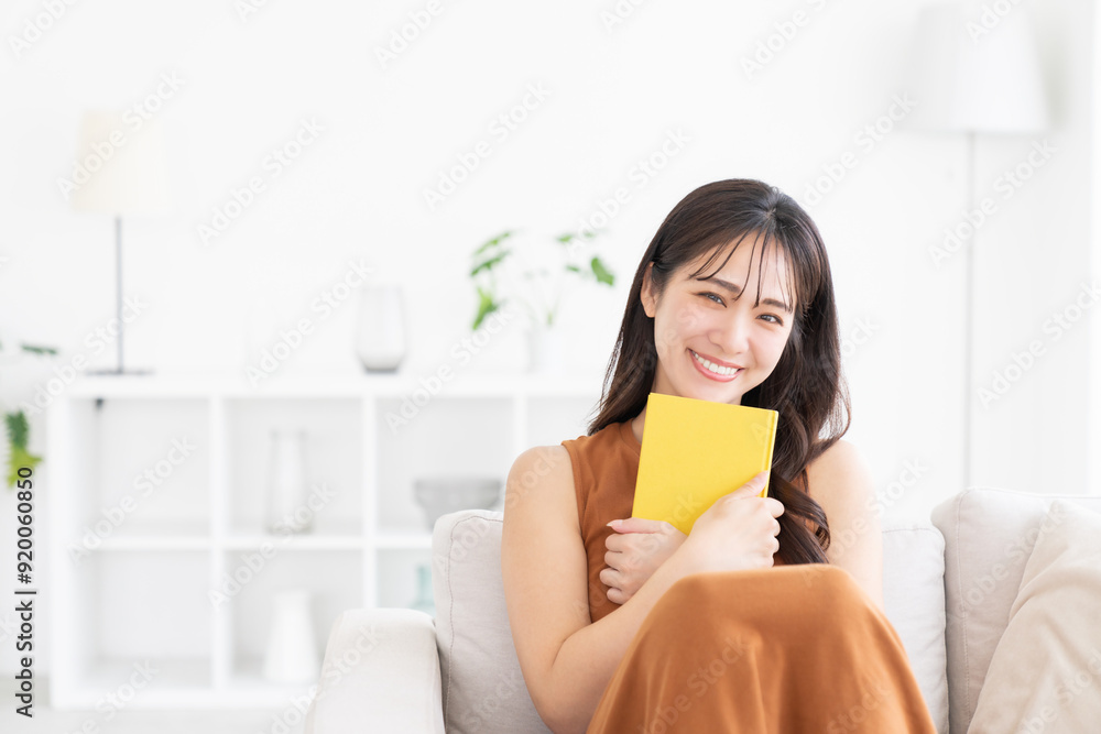 本を読む女性 本を読む女性