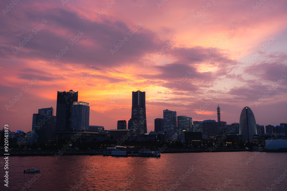 Fototapeta premium 夕焼けのみなとみらい