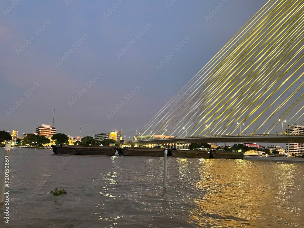Obraz premium Rama VIII Bridge bridge over the river 