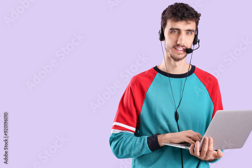 Male technical support agen...