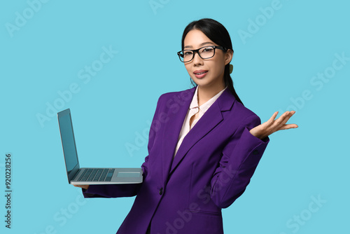 Confident asian businesswom...