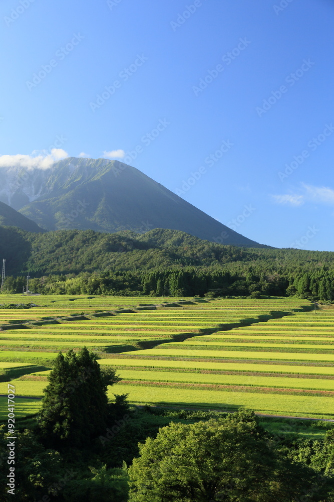山陰地方にある日本百名山でもある夏の伯耆大山 山陰地方にある日本百名山でもある夏の伯耆大山