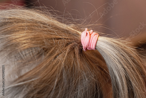 Fotografía Close-up of a ponytail of hair with a pink elastic band