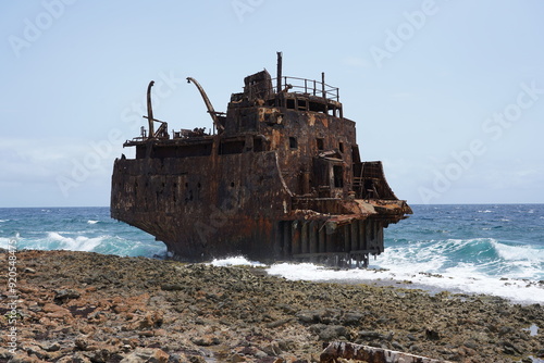 Fototapeta Naklejka Na Ścianę i Meble -  shipwreck on the beach
