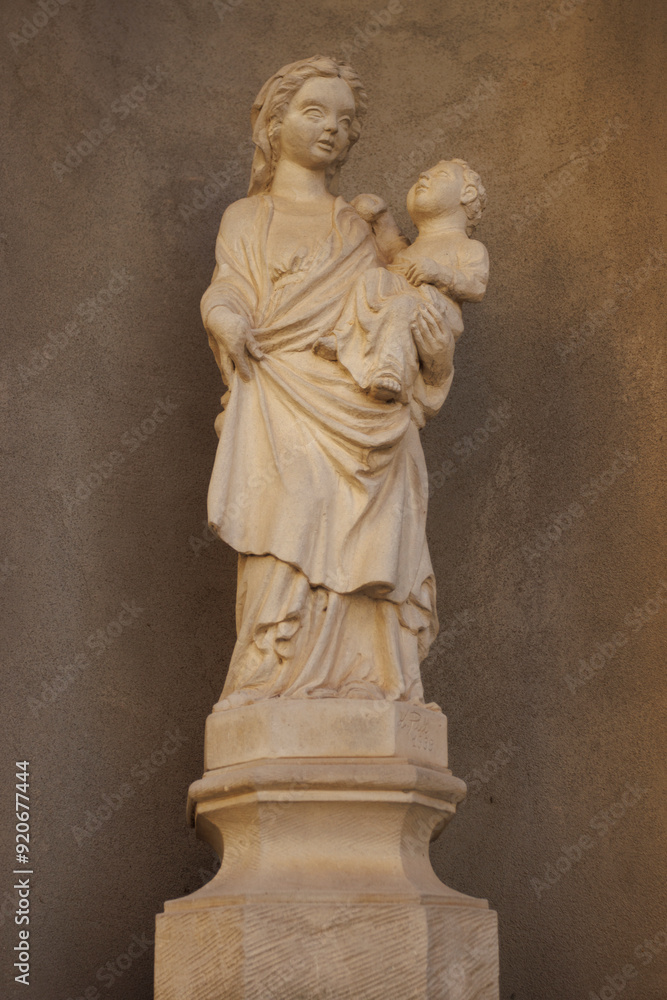 Medieval white stone statue of Virgin Mary with baby Jesus, Volterra, Tuscany, Italy, Europe Medieval white stone statue of Virgin Mary with baby Jesus, Volterra, Tuscany, Italy, Europe