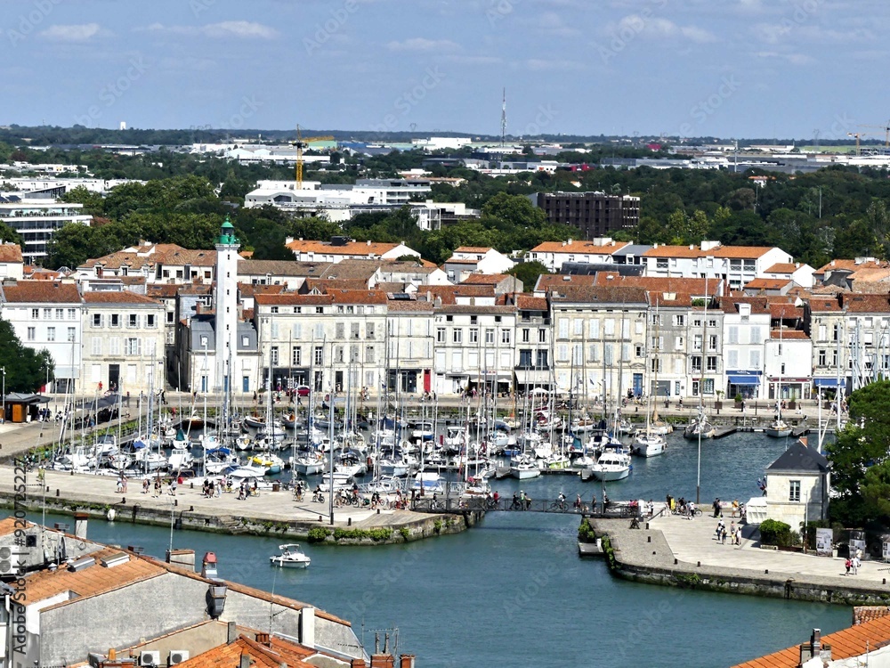La Rochelle - Visit the magnificent city of La Rochelle on France's Atlantic coast - View of the city La Rochelle - Visit the magnificent city of La Rochelle on France's Atlantic coast - View of the city