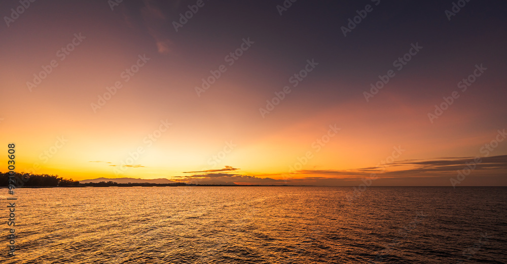 Obraz premium sunset over the sea