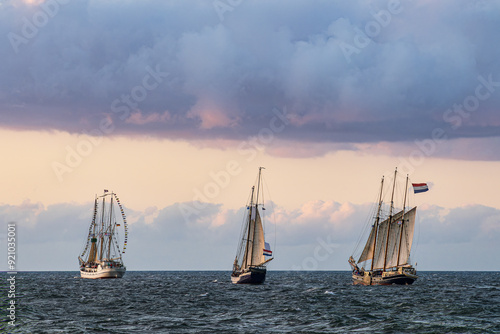 Segelschiffe auf der Ostsee während der Hanse Sail in Rostock photo