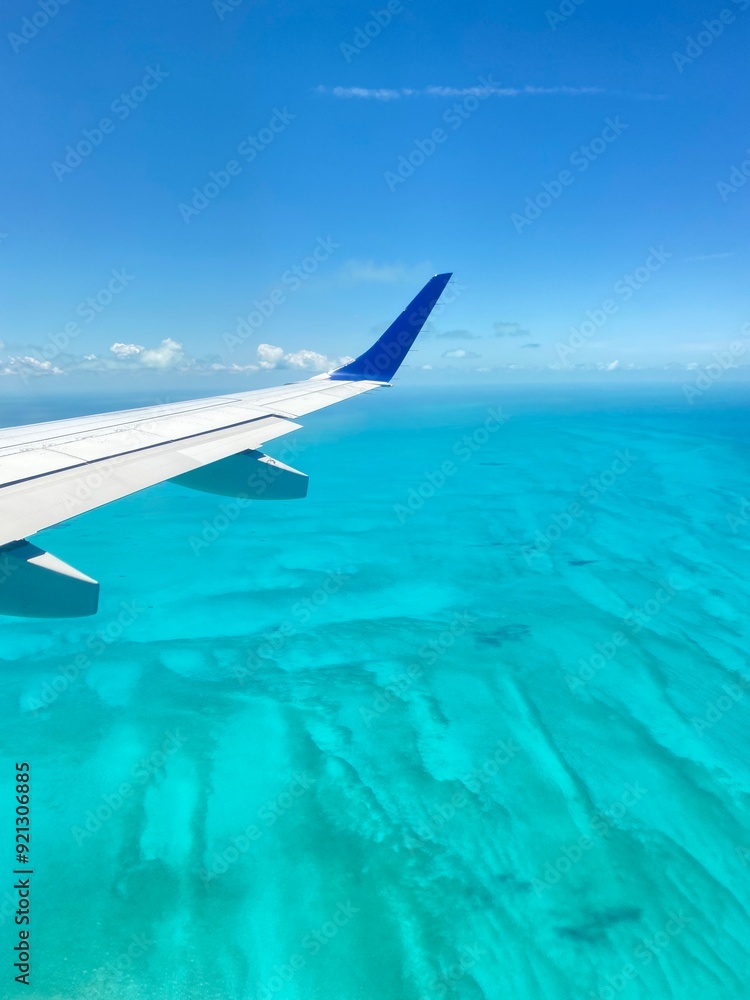 Fototapeta premium Airplane over Bahamas pt. 2