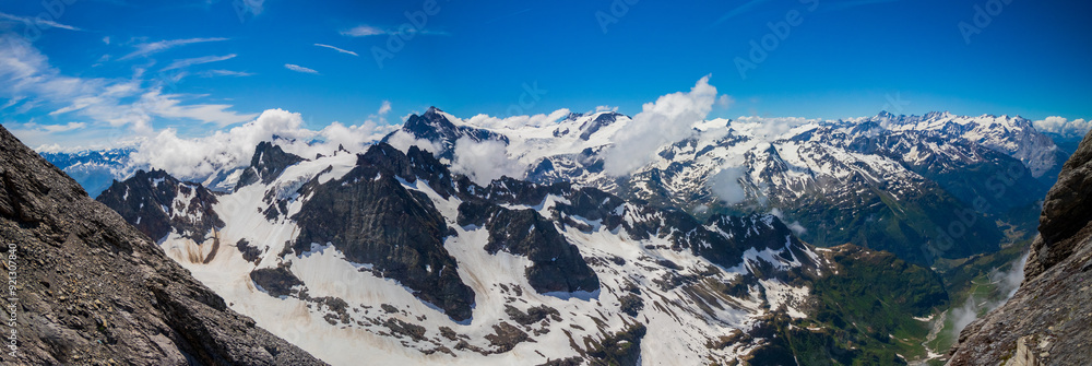 Obraz premium Wide panorama view of the Alps at the top of Titlis Mountain in Switzerland