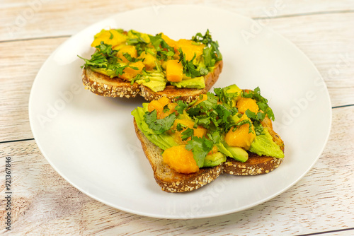 fresh toast healthy avocado mango veggie snack