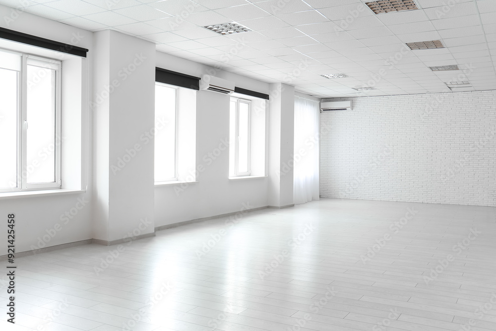 Fototapeta premium View of big empty room with white brick wall