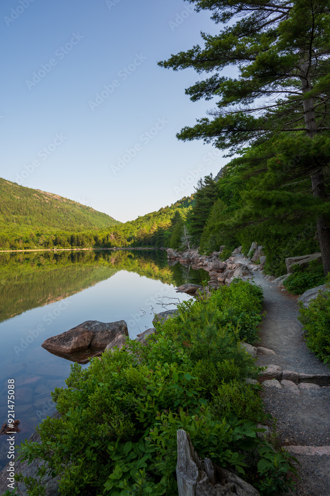 Fototapeta premium Serene Pathway Beside Jordan Pond, Acadia National Park
