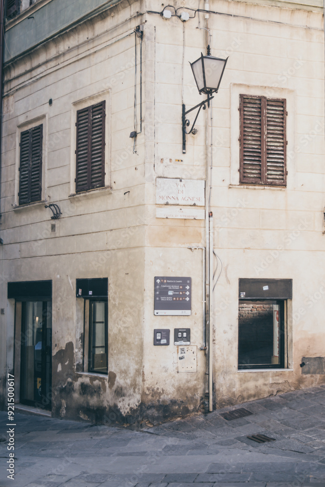 Naklejka premium Narrow street in the Siena old town