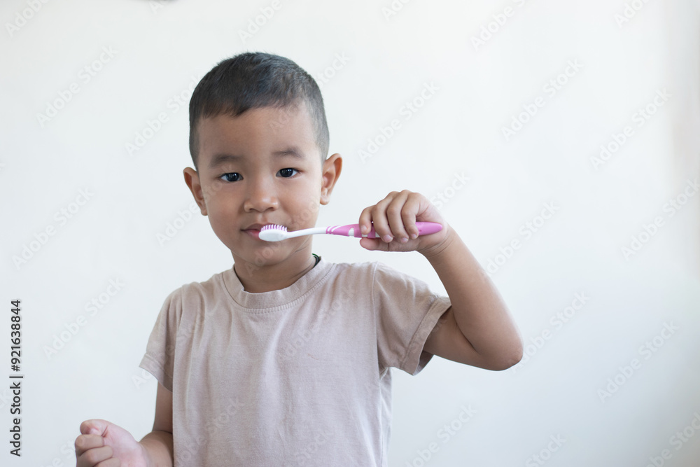 Brush your teeth before meals in the morning to maintain dental health. Brush your teeth before meals in the morning to maintain dental health.