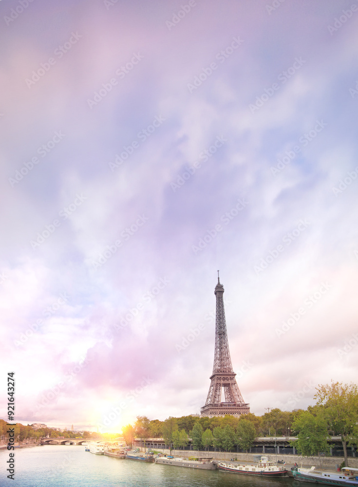 Fototapeta premium Eiffel tower sunset. River Seine in Paris