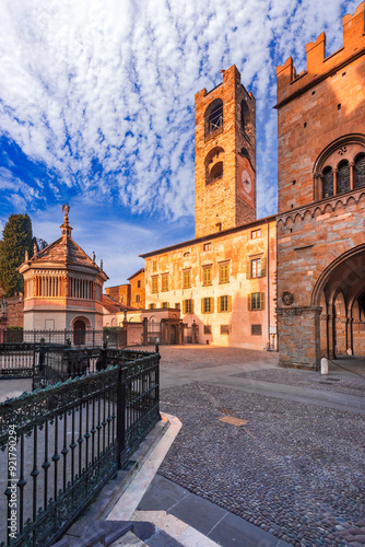 Obraz na płótnie Bergamo, Italy - Piazza Vecchia in the upper town, Citta Alta. Beautiful historical town in Lombardy w salonie