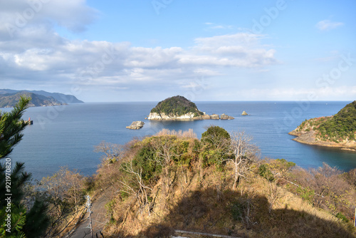 海に浮かぶ小さな島