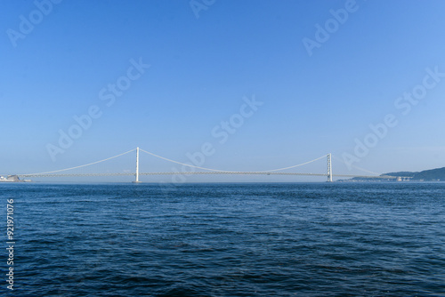 海と大きな橋