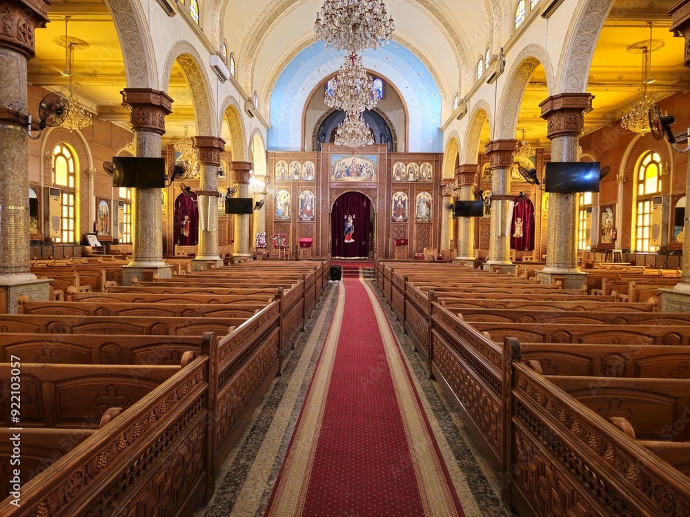 Fototapeta premium interior of the church of the holy sepulchre