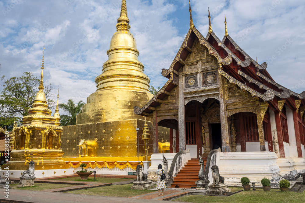 Fototapeta premium Viharn Luang and the golden dome of Chedi Phrathatluang in the Wat Phra Singh Temple in Chiang Mai, Thailand