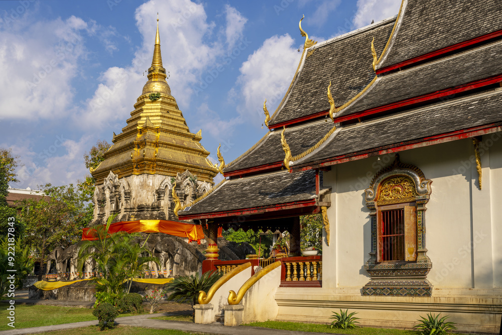 Fototapeta premium Wat Chiang Man, the Chedi Chang Lom, also called the Elephant Chedi in Chiang Mai, Thailand